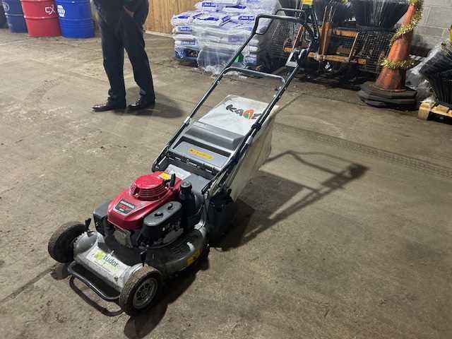 Lot 62 - Kaaz Mower with Honda GXV 160 Engine