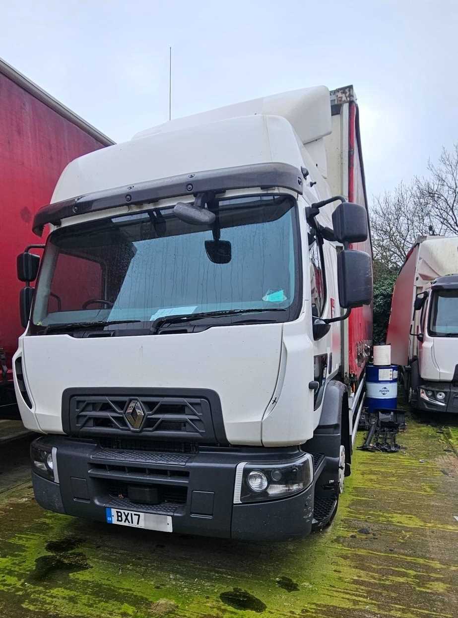Lot 4 - 2017 Renault Trucks D26 6x2 Rigid Curtainside Euro 6