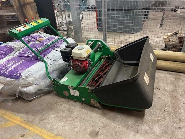 Lot 50 - 2014 Dennis Bowling Green Mower