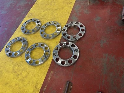 Lot 63 - 10 Stud Beauty Rings