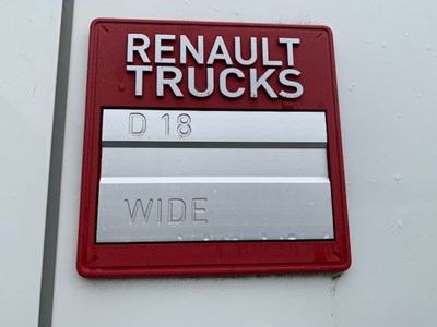 Lot 100 - 2015 (65 Plate) Renault D18 Wide Trucks Euro 6
