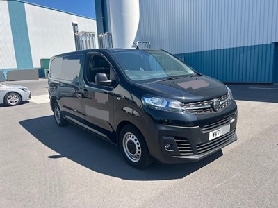 Lot 21 - 2021 (71 Plate) Vauxhall Vivaro 3100 Dynamic Panel Van Euro 6