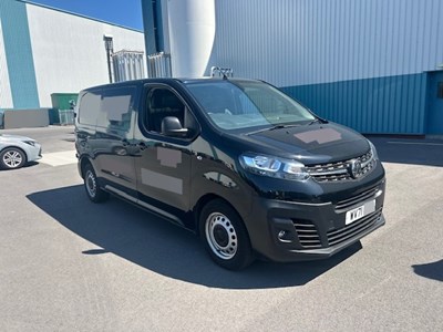 Lot 21 - 2021 (71 Plate) Vauxhall Vivaro 3100 Dynamic Panel Van Euro 6