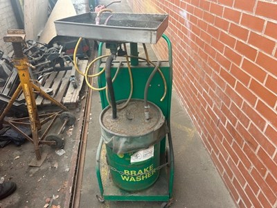 Lot 54 - Unic Brake Cleaner