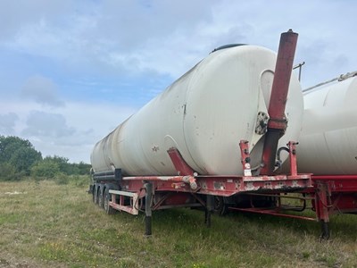 Lot 10 - 2002 Spitzer Powder Tanker Trailer