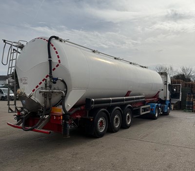 Lot 44 - 2003 Feldbinder Powder Tanker Trailer
