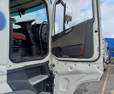 Lot 2 - 2016 Volvo FH 460 6x2 Tractor Unit Euro 6