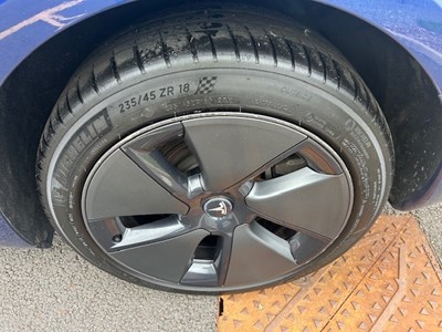 Lot 8 - 2021 Tesla Model 3 Dual Motor Long Range AWD