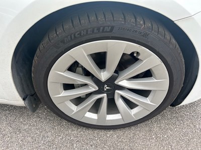 Lot 9 - 2021 Tesla Model 3 Dual Motor Long Range AWD