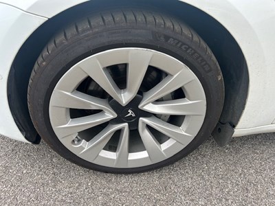 Lot 9 - 2021 Tesla Model 3 Dual Motor Long Range AWD
