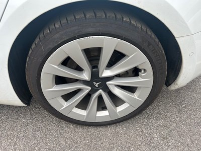 Lot 9 - 2021 Tesla Model 3 Dual Motor Long Range AWD