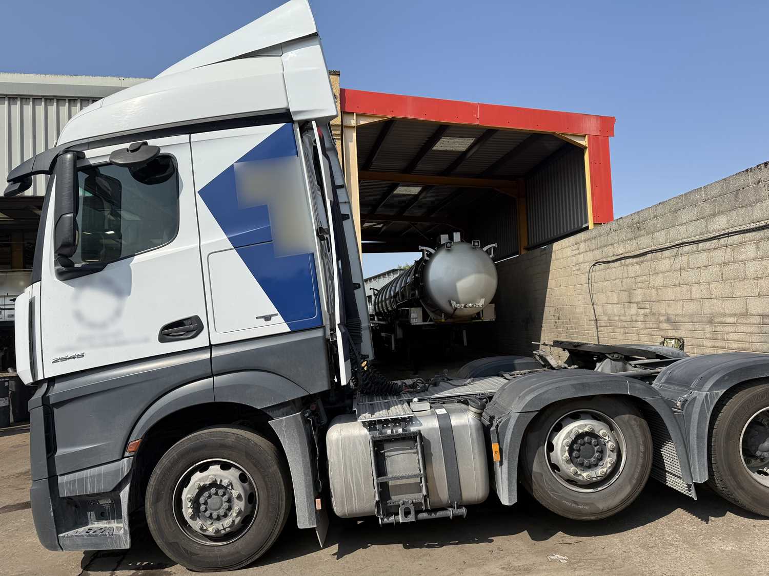 3 - 2017 Mercedes Actros 2545 6x2 Tractor Unit 6
