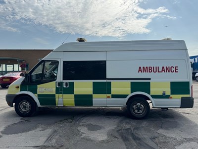 Lot 6 - 2010 Ford Transit 115 T350L RWD Ambulance Euro 4
