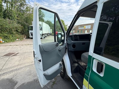 Lot 6 - 2010 Ford Transit 115 T350L RWD Ambulance Euro 4