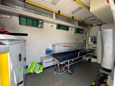 Lot 6 - 2010 Ford Transit 115 T350L RWD Ambulance Euro 4