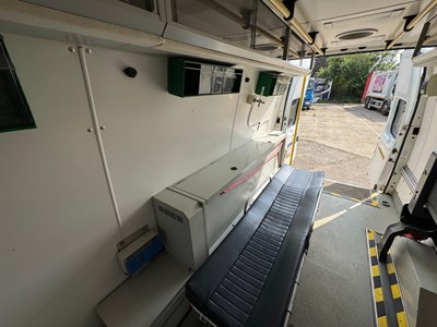 Lot 6 - 2010 Ford Transit 115 T350L RWD Ambulance Euro 4