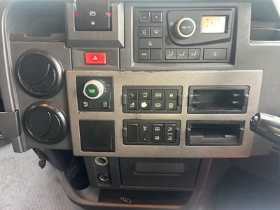 Lot 1 - 2018 (68 Plate) Renault T480 Comfort 6x2 Tractor Unit Euro 6