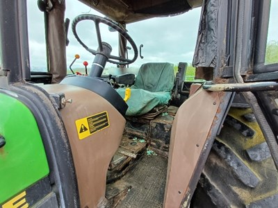 Lot 33 - John Deere 2650 Farm Tractor
