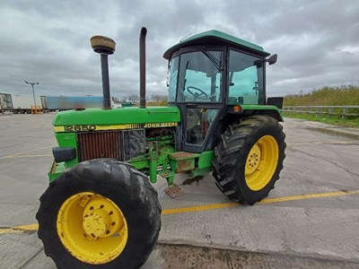 Lot 33 - John Deere 2650 Farm Tractor