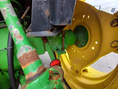 Lot 33 - John Deere 2650 Farm Tractor