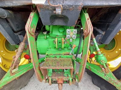 Lot 33 - John Deere 2650 Farm Tractor