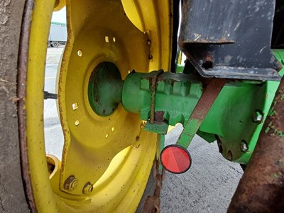 Lot 33 - John Deere 2650 Farm Tractor