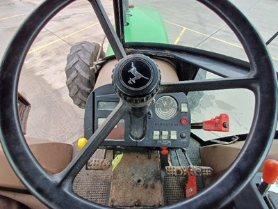 Lot 33 - John Deere 2650 Farm Tractor
