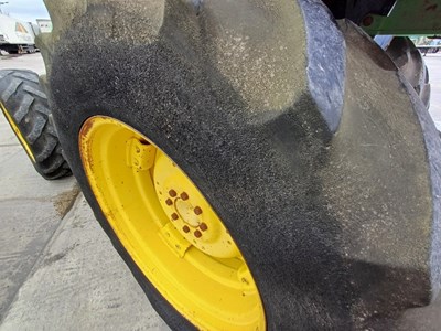 Lot 33 - John Deere 2650 Farm Tractor