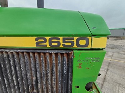 Lot 33 - John Deere 2650 Farm Tractor