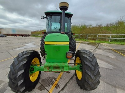 Lot 33 - John Deere 2650 Farm Tractor
