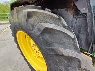 Lot 33 - John Deere 2650 Farm Tractor