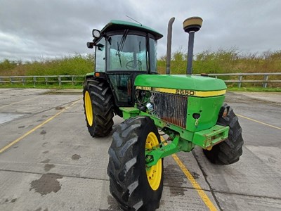 Lot 33 - John Deere 2650 Farm Tractor