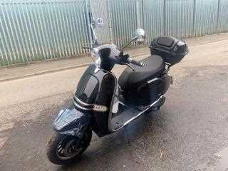 Lot 17 - 2023 Sakura JS2A 125cc Electric Scooter