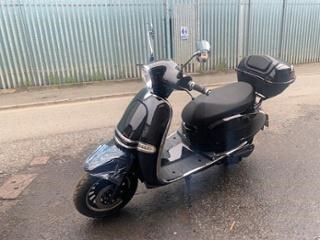 Lot 17 - 2023 Sakura JS2A 125cc Electric Scooter