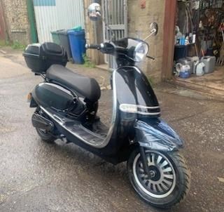 Lot 17 - 2023 Sakura JS2A 125cc Electric Scooter