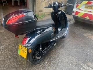 Lot 17 - 2023 Sakura JS2A 125cc Electric Scooter