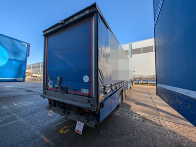 Lot 45 - 2015 Lawrence David Tri-Axle Rigid Curtainside Trailer