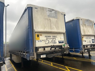 Lot 66 - 2014 Lawrence David Tri-Axle Rigid Curtainside Trailer