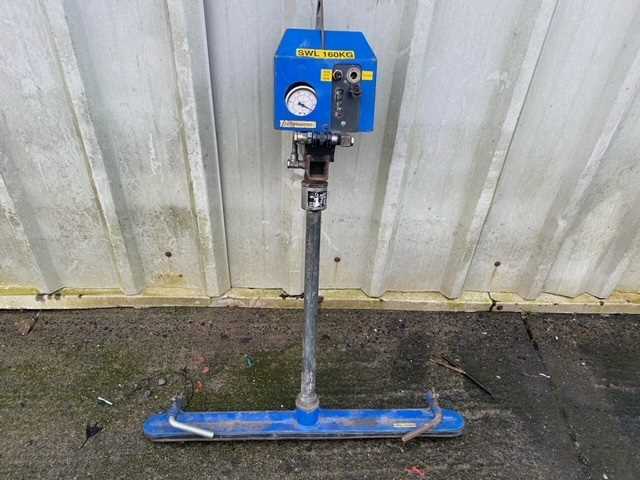 Lot 80 - Slab Lifter
