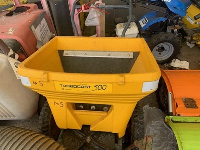 Lot 77 - Turbocast 300 seedspreader x4