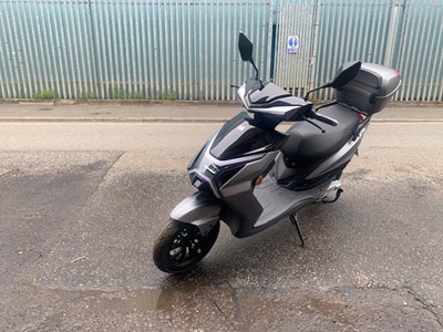 Lot 61 - 2023 Lvneng LX01 Electric Scooter