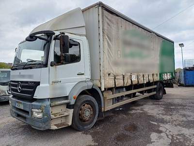 Lot 57 - 2008 Mercedes Atego 1824 4x2 BlueTec 4 Curtain-sided lorry Euro 5