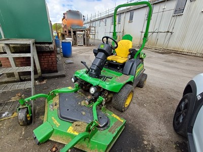 Lot 39 - 2017 John Deere Ride on Mower 1570 Terrain Cut