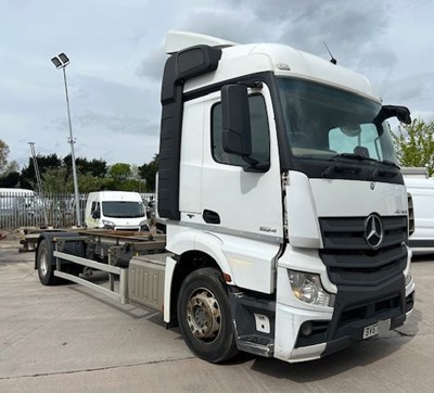 Lot 7 - 2018 (67 Plate) Mercedes Actros 1824 Demount Euro 6