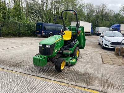 Lot 40 - John Deere x748 ultimate 4x4 ride on mower with the edge cutting deck and mcs 580h grass collector