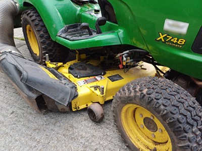 Lot 40 - John Deere x748 ultimate 4x4 ride on mower with the edge cutting deck and mcs 580h grass collector