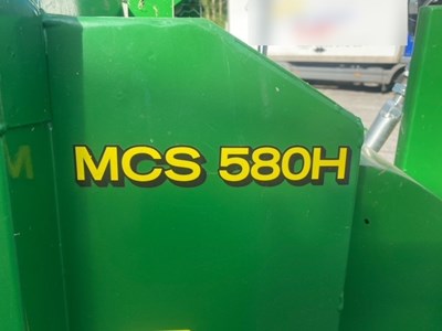 Lot 33 - John Deere 1026 r ride on mower with auto connect 54d cutting deck and mcs580h grass collector