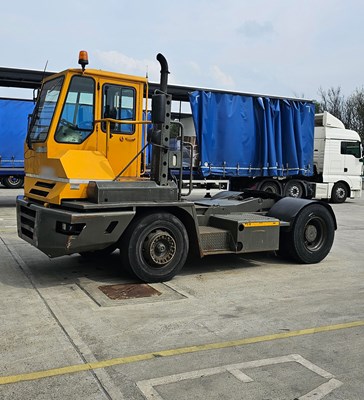 Lot 2 - 2000 Terberg YT220 distribution tractor / yard shunter