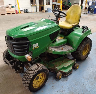 Lot 20 - 2017 (67 Plate) John Deere X758 4x4 Ride On Mower