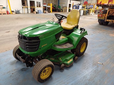 Lot 16 - 2017 (67 Plate) 4x4 John Deere X940 Ride on Mower